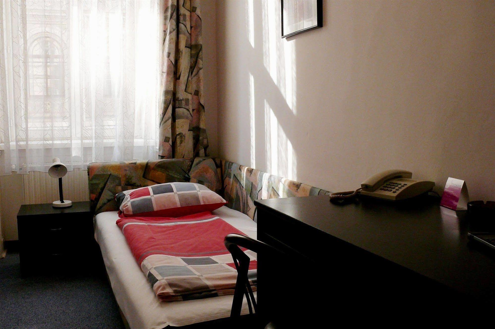 Riess City Rooms - Self Check-In Вена Экстерьер фото